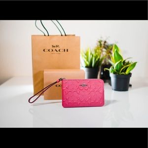 SOLD!! COACH SIGNATURE WRISTLET